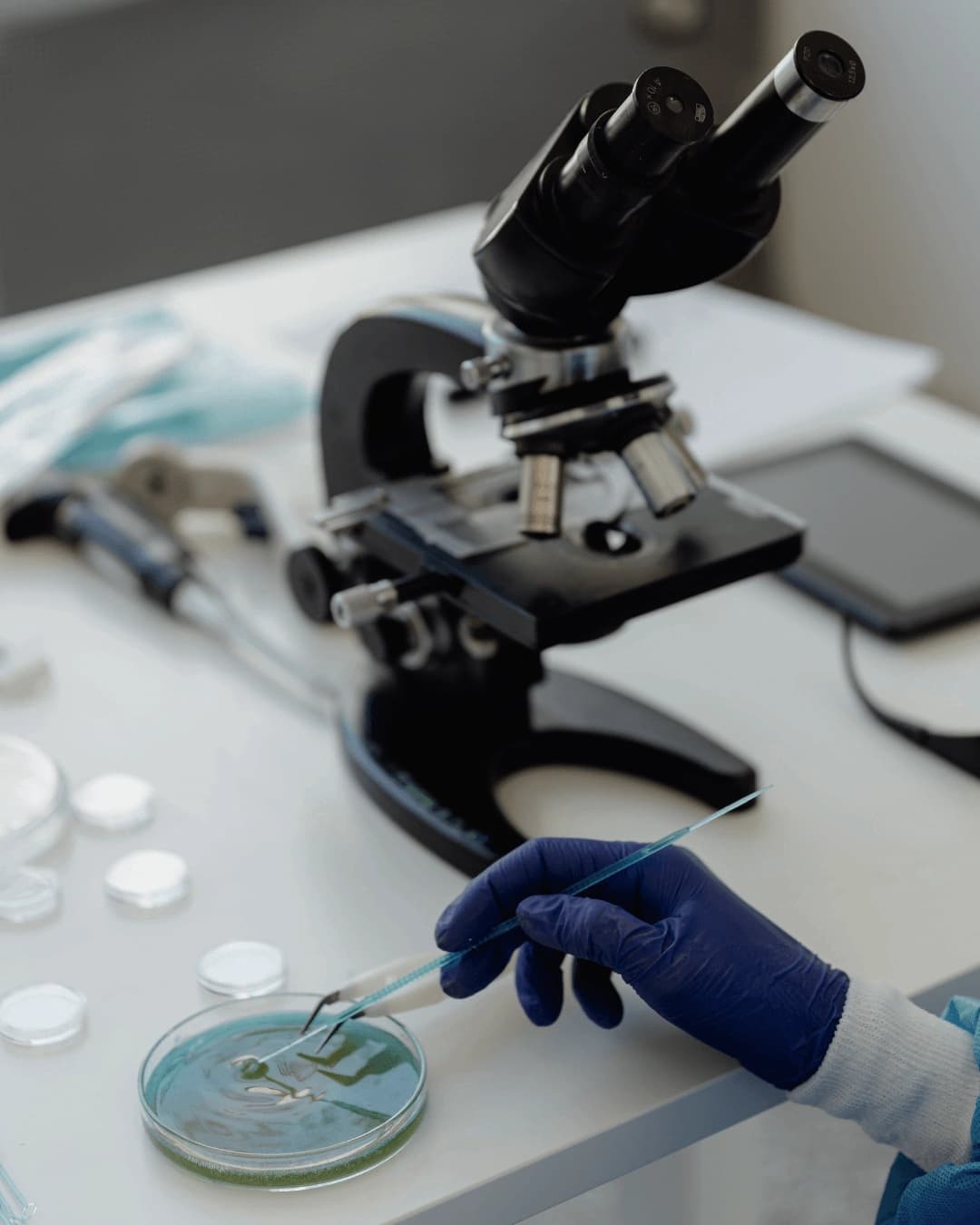 Laboratory microscope